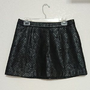 Tinley Road quilted black miniskirt M NWOT